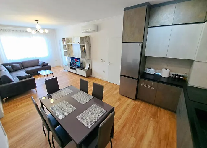 Pazari Luxury Central Apartment