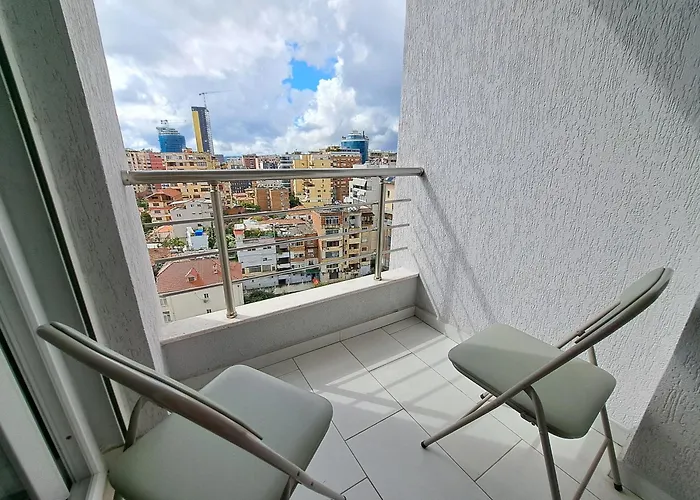 Pazari Luxury Central Apartment